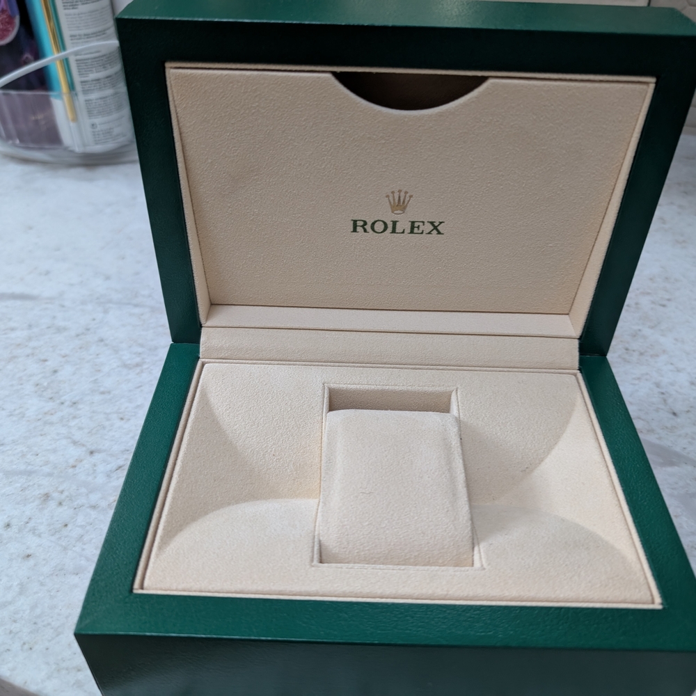 Rolex Green Wave Leather Watch Box with Gold Crown Accent - Picture 2 of 4